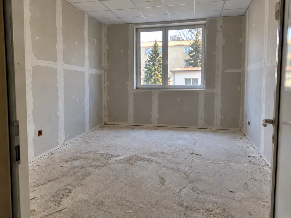 Tratarea rosturilor dintre plăci în etapa de finisare